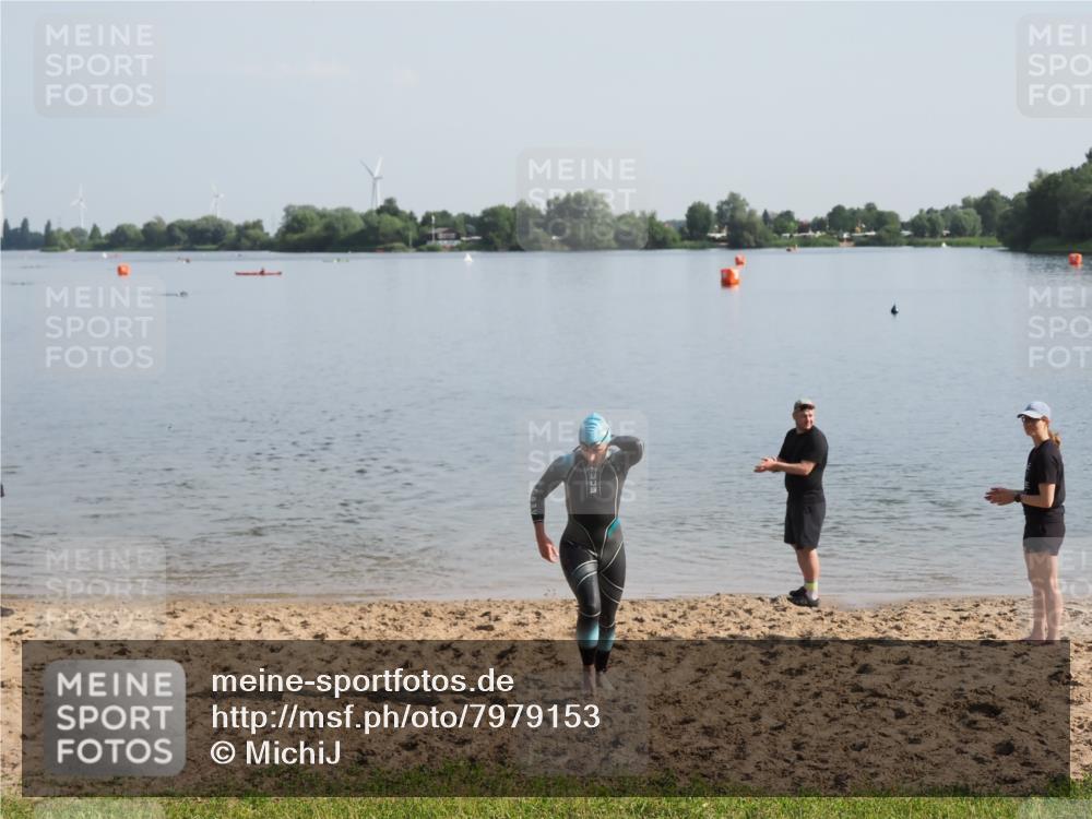 21.06.2025 - 27. Vierlanden-Triathlon MichiJ http://msf.ph/oto/7979153 15.06.2026 08:53:46 Schwimmen 202 meine-sportfotos.de