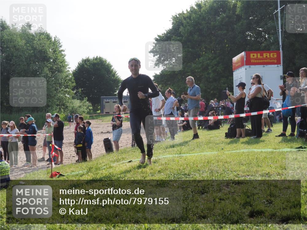 15.06.2025 - 27. Vierlanden-Triathlon KatJ http://msf.ph/oto/7979155 15.06.2025 08:43:02 Schwimmen 18, 72, 137, 154 meine-sportfotos.de