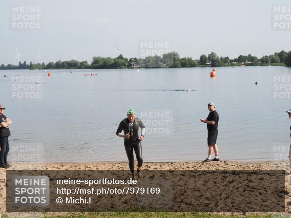 21.06.2025 - 27. Vierlanden-Triathlon MichiJ http://msf.ph/oto/7979169 15.06.2026 08:54:49 Schwimmen 108 meine-sportfotos.de