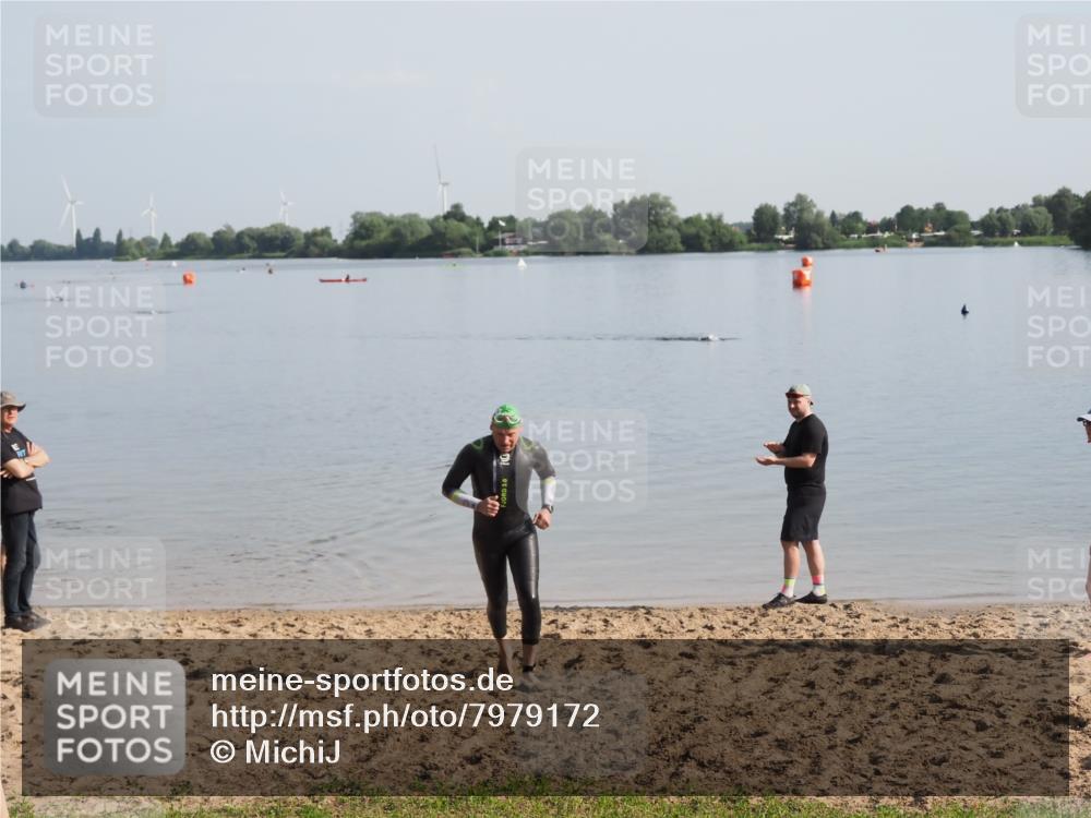 21.06.2025 - 27. Vierlanden-Triathlon MichiJ http://msf.ph/oto/7979172 15.06.2026 08:54:49 Schwimmen 108 meine-sportfotos.de