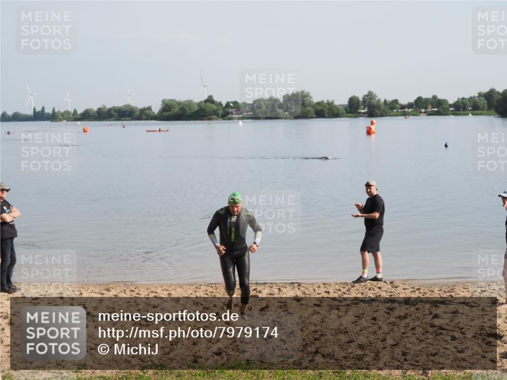 21.06.2025 - 27. Vierlanden-Triathlon MichiJ http://msf.ph/oto/7979174 15.06.2026 08:54:49 Schwimmen 108 meine-sportfotos.de