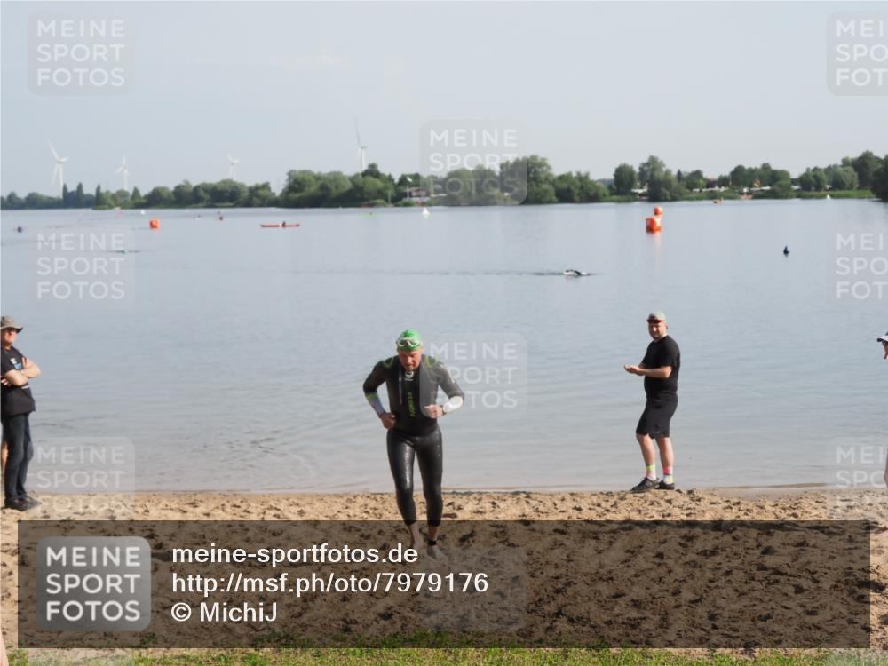 21.06.2025 - 27. Vierlanden-Triathlon MichiJ http://msf.ph/oto/7979176 15.06.2026 08:54:49 Schwimmen 108 meine-sportfotos.de