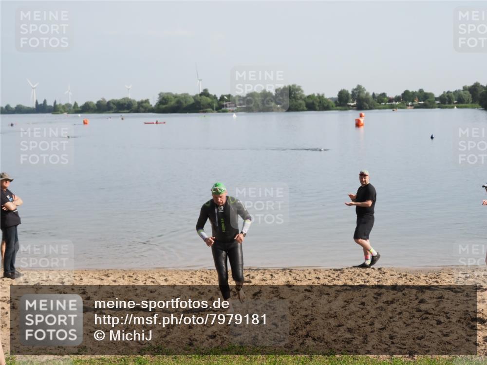 21.06.2025 - 27. Vierlanden-Triathlon MichiJ http://msf.ph/oto/7979181 15.06.2026 08:54:49 Schwimmen 108 meine-sportfotos.de