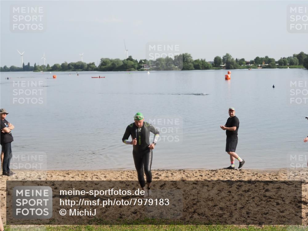 21.06.2025 - 27. Vierlanden-Triathlon MichiJ http://msf.ph/oto/7979183 15.06.2026 08:54:49 Schwimmen 108 meine-sportfotos.de