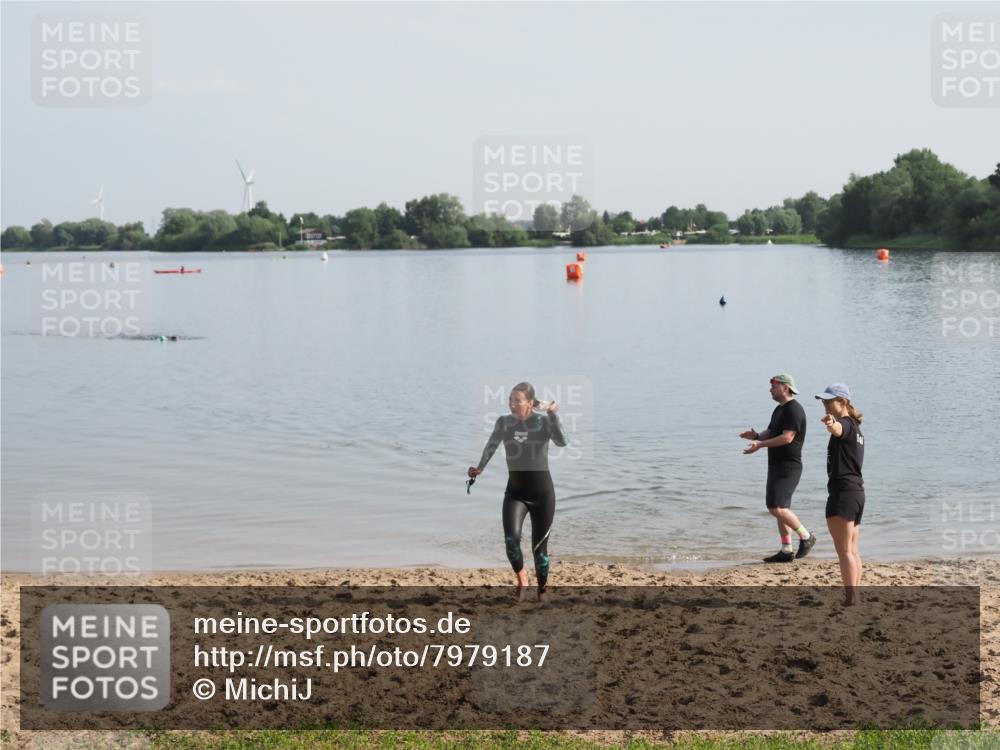 21.06.2025 - 27. Vierlanden-Triathlon MichiJ http://msf.ph/oto/7979187 15.06.2026 08:55:36 Schwimmen 225 meine-sportfotos.de
