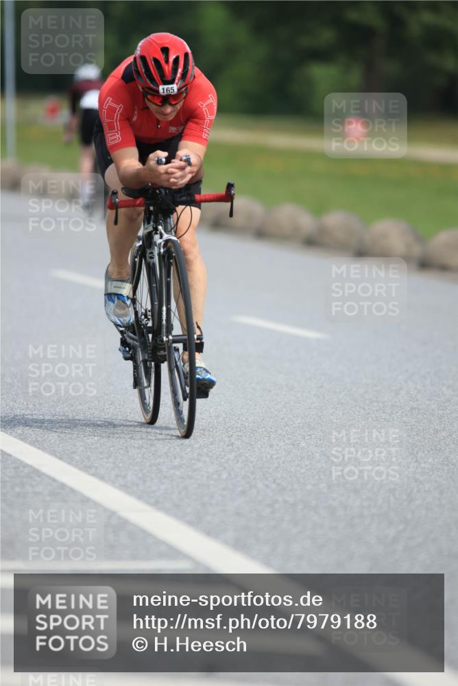 15.06.2025 - 27. Vierlanden-Triathlon H.Heesch http://msf.ph/oto/7979188 15.06.2025 10:27:27 Radfahren 165, 176, 492, 522, 549, 628 meine-sportfotos.de