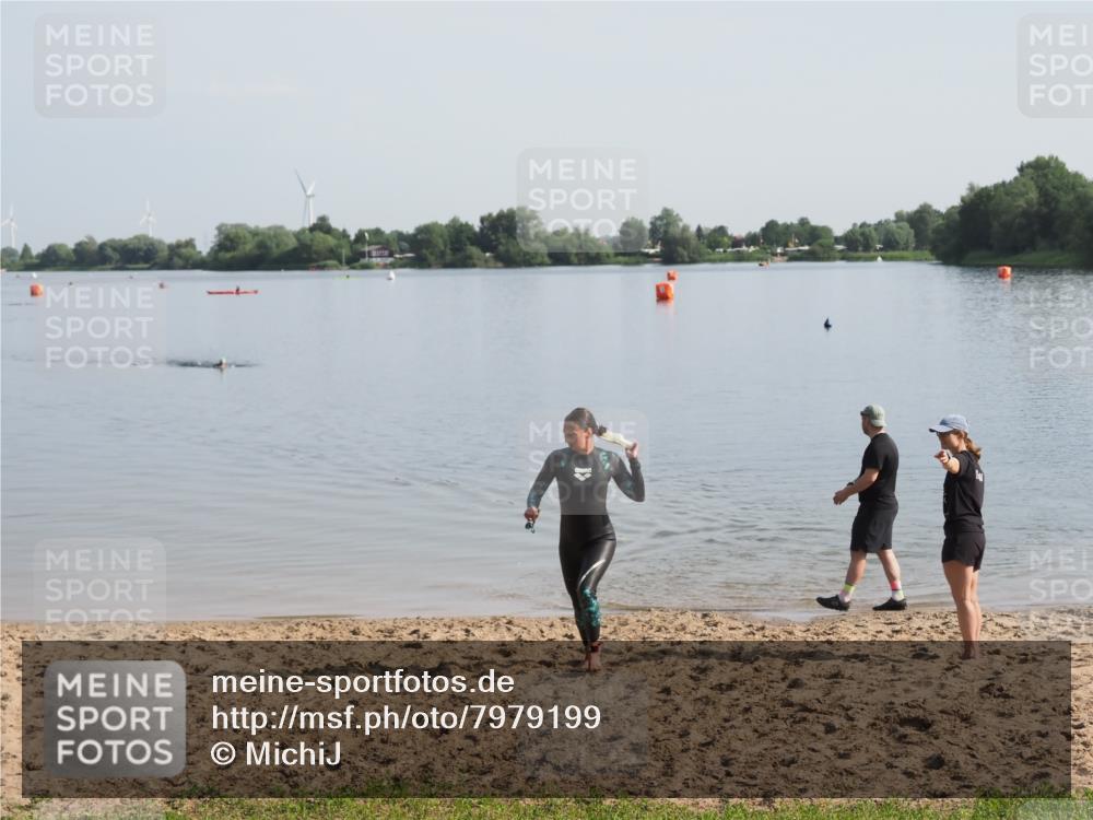 21.06.2025 - 27. Vierlanden-Triathlon MichiJ http://msf.ph/oto/7979199 15.06.2026 08:55:36 Schwimmen 225 meine-sportfotos.de