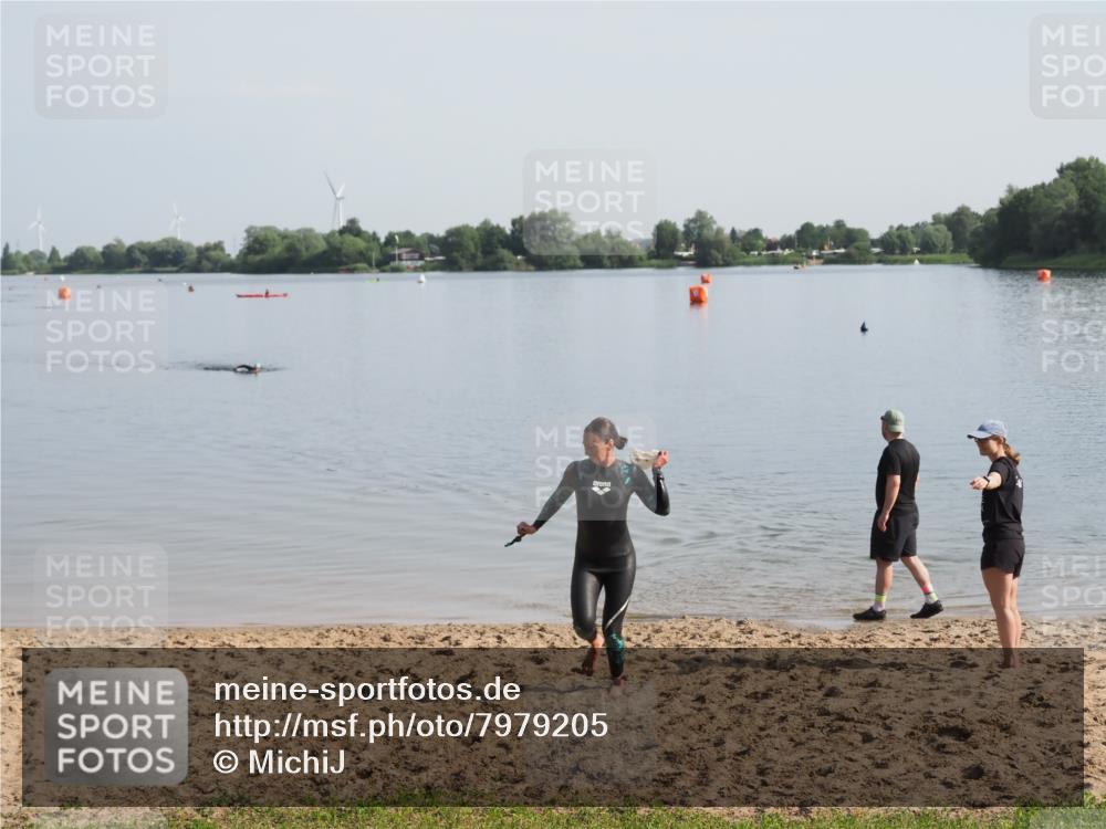 21.06.2025 - 27. Vierlanden-Triathlon MichiJ http://msf.ph/oto/7979205 15.06.2026 08:55:36 Schwimmen 225 meine-sportfotos.de