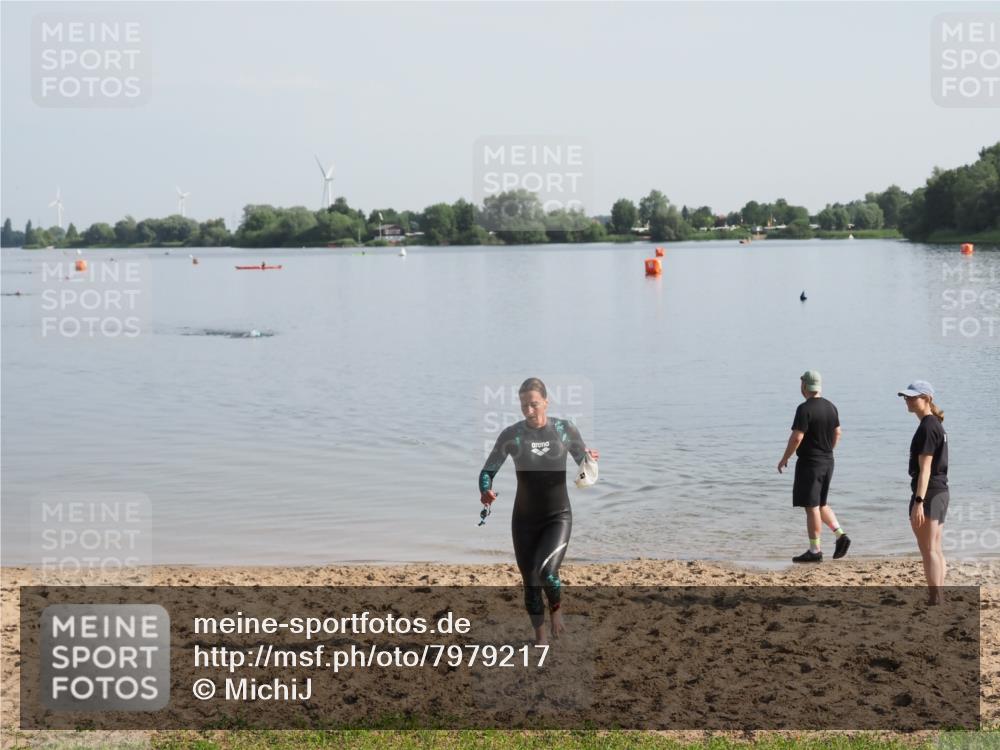 21.06.2025 - 27. Vierlanden-Triathlon MichiJ http://msf.ph/oto/7979217 15.06.2026 08:55:37 Schwimmen 225 meine-sportfotos.de