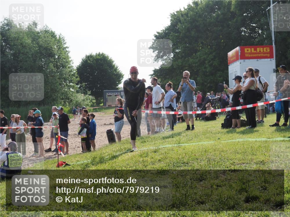 15.06.2025 - 27. Vierlanden-Triathlon KatJ http://msf.ph/oto/7979219 15.06.2025 08:43:08 Schwimmen 18, 72, 100, 139 meine-sportfotos.de
