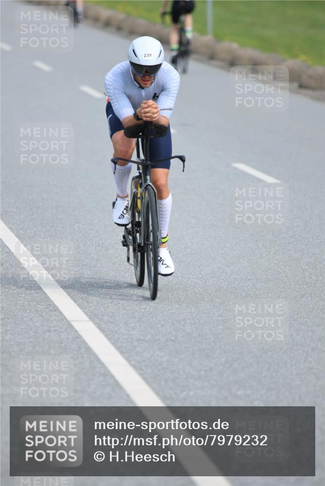 15.06.2025 - 27. Vierlanden-Triathlon H.Heesch http://msf.ph/oto/7979232 15.06.2025 10:30:20 Radfahren 38, 185, 239, 248, 515, 563, 602 meine-sportfotos.de