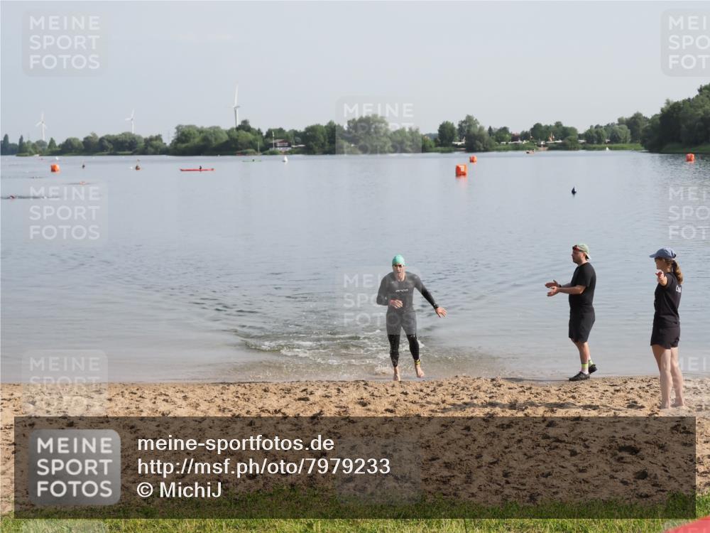 21.06.2025 - 27. Vierlanden-Triathlon MichiJ http://msf.ph/oto/7979233 15.06.2026 08:56:14 Schwimmen 239 meine-sportfotos.de