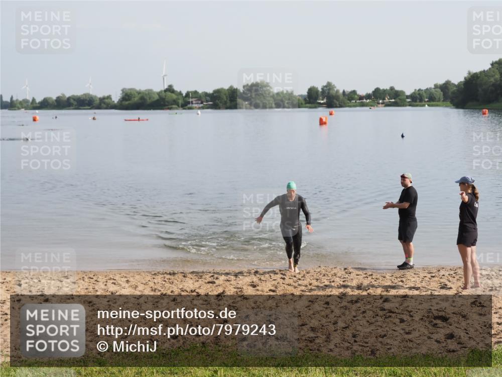 21.06.2025 - 27. Vierlanden-Triathlon MichiJ http://msf.ph/oto/7979243 15.06.2026 08:56:15 Schwimmen 239 meine-sportfotos.de