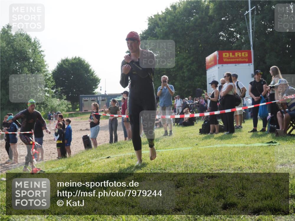 15.06.2025 - 27. Vierlanden-Triathlon KatJ http://msf.ph/oto/7979244 15.06.2025 08:43:10 Schwimmen 18, 72, 100, 139 meine-sportfotos.de