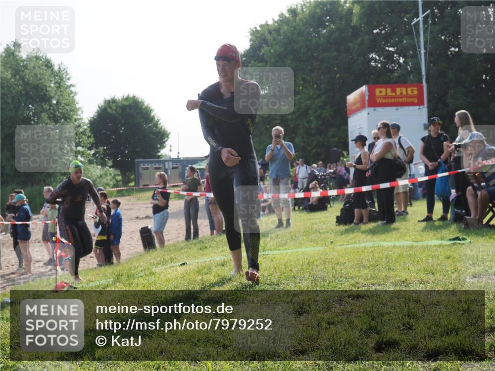 15.06.2025 - 27. Vierlanden-Triathlon KatJ http://msf.ph/oto/7979252 15.06.2025 08:43:10 Schwimmen 18, 72, 100, 139 meine-sportfotos.de