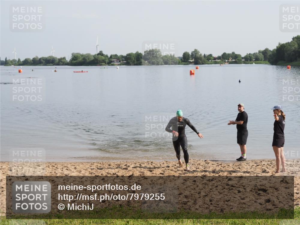 21.06.2025 - 27. Vierlanden-Triathlon MichiJ http://msf.ph/oto/7979255 15.06.2026 08:56:15 Schwimmen 239 meine-sportfotos.de