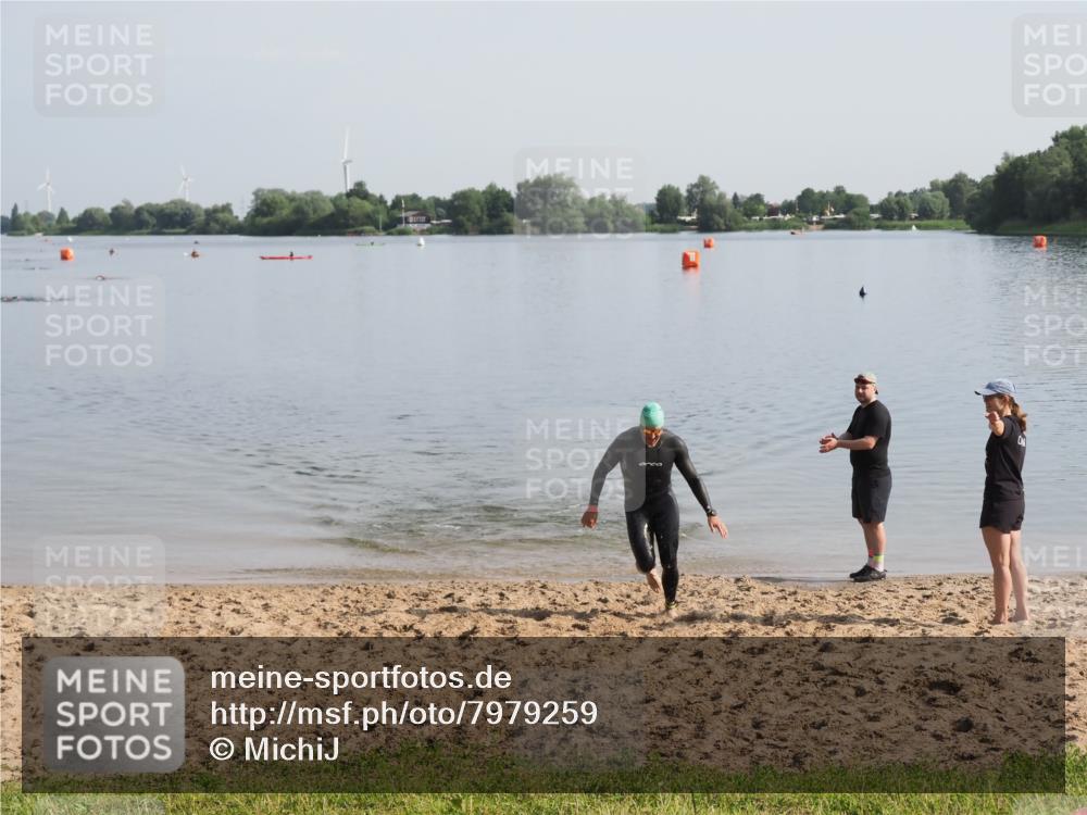 21.06.2025 - 27. Vierlanden-Triathlon MichiJ http://msf.ph/oto/7979259 15.06.2026 08:56:15 Schwimmen 239 meine-sportfotos.de