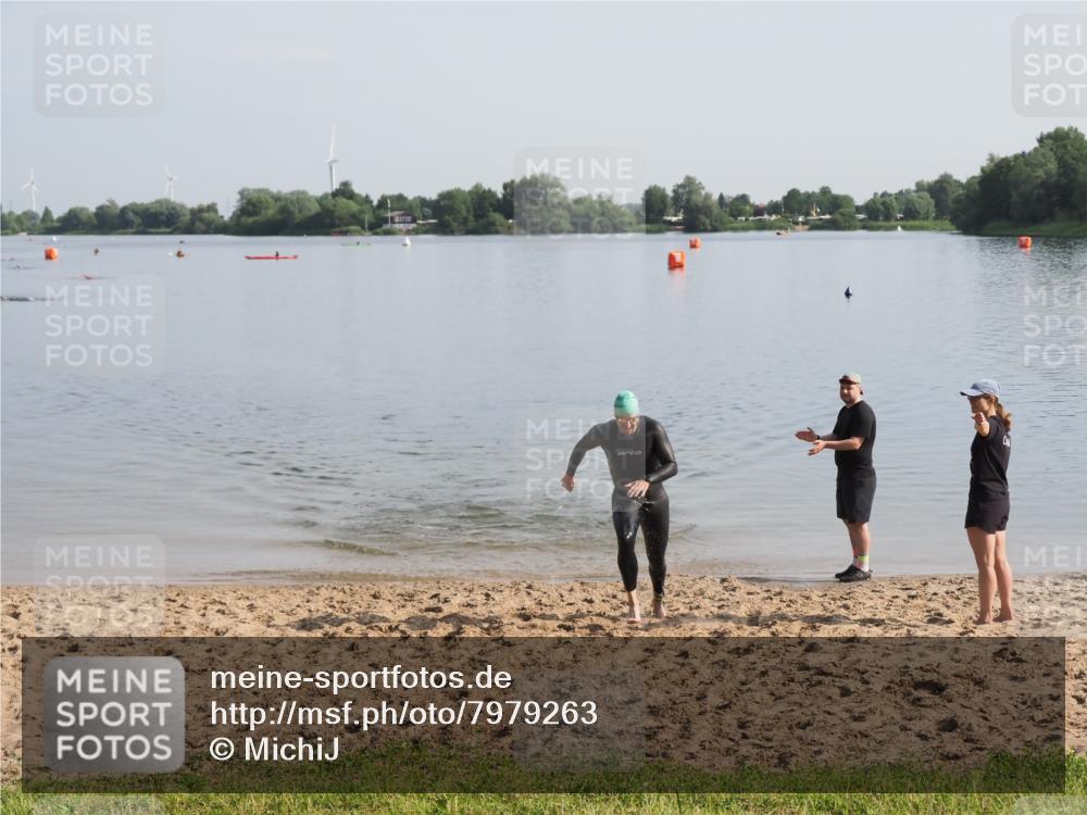 21.06.2025 - 27. Vierlanden-Triathlon MichiJ http://msf.ph/oto/7979263 15.06.2026 08:56:15 Schwimmen 239 meine-sportfotos.de