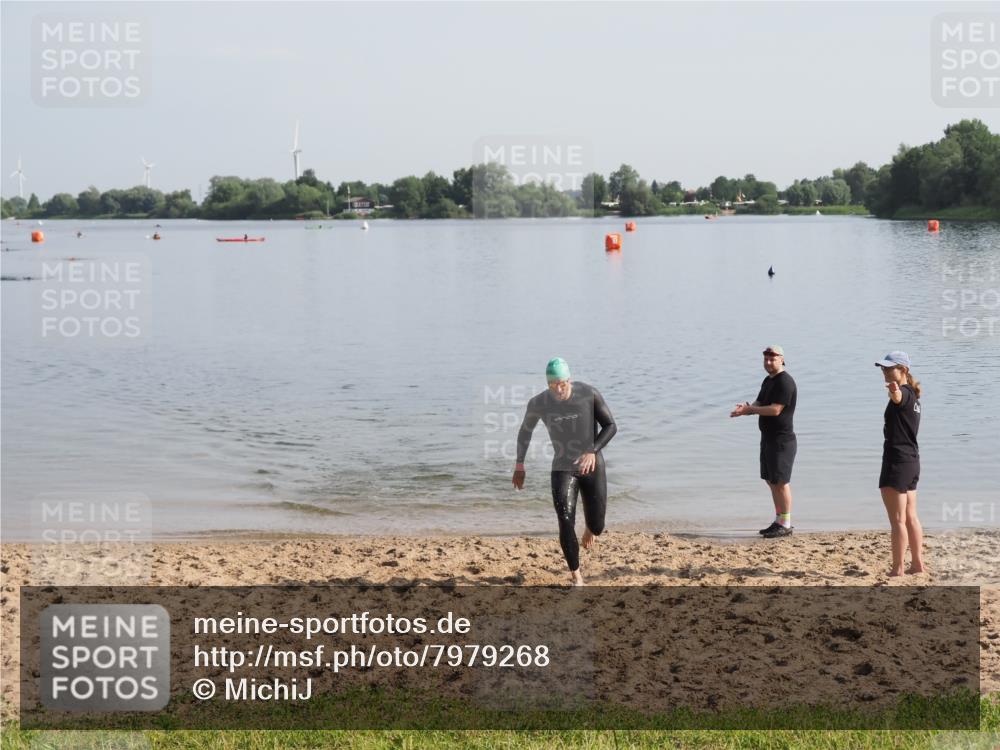 21.06.2025 - 27. Vierlanden-Triathlon MichiJ http://msf.ph/oto/7979268 15.06.2026 08:56:15 Schwimmen 239 meine-sportfotos.de