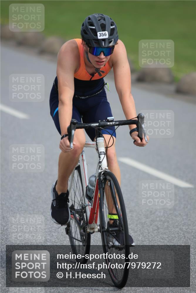 15.06.2025 - 27. Vierlanden-Triathlon H.Heesch http://msf.ph/oto/7979272 15.06.2025 10:31:05 Radfahren 11, 111, 135, 297, 303, 310, 356, 474 meine-sportfotos.de