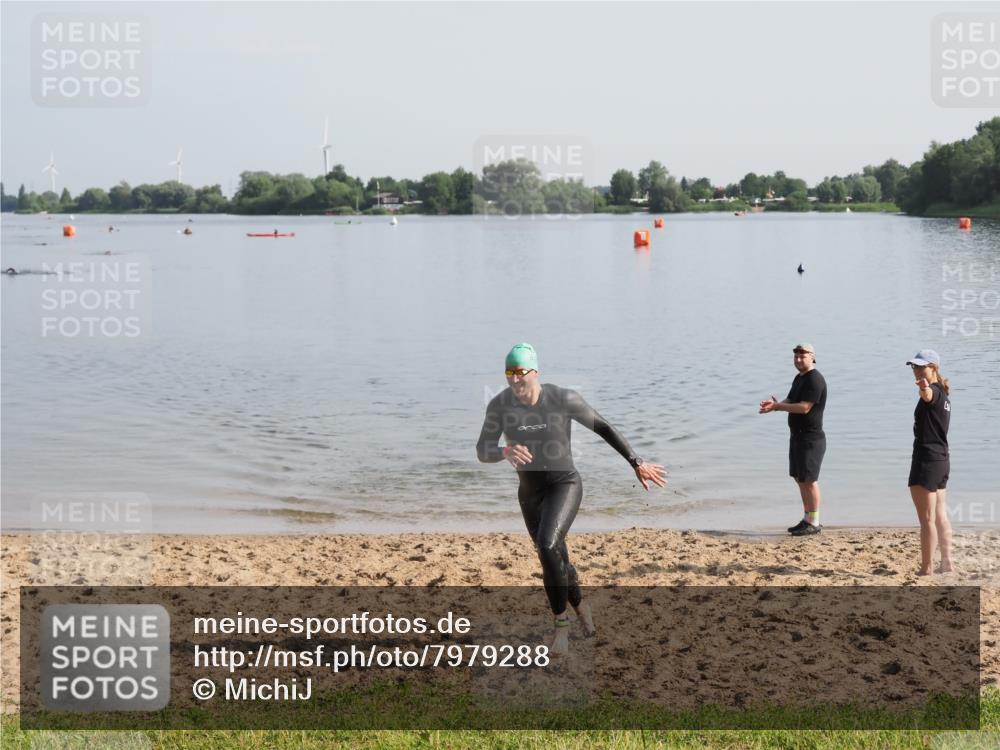21.06.2025 - 27. Vierlanden-Triathlon MichiJ http://msf.ph/oto/7979288 15.06.2026 08:56:16 Schwimmen 239 meine-sportfotos.de