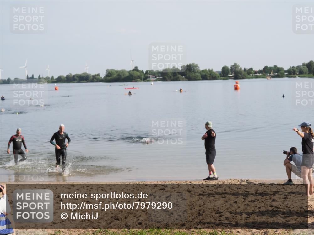21.06.2025 - 27. Vierlanden-Triathlon MichiJ http://msf.ph/oto/7979290 15.06.2026 08:58:02 Schwimmen 157 meine-sportfotos.de