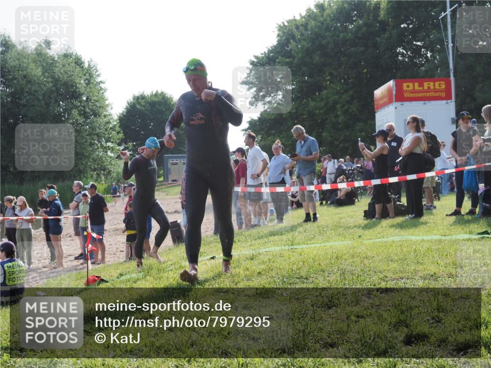15.06.2025 - 27. Vierlanden-Triathlon KatJ http://msf.ph/oto/7979295 15.06.2025 08:43:13 Schwimmen 72, 100, 139 meine-sportfotos.de