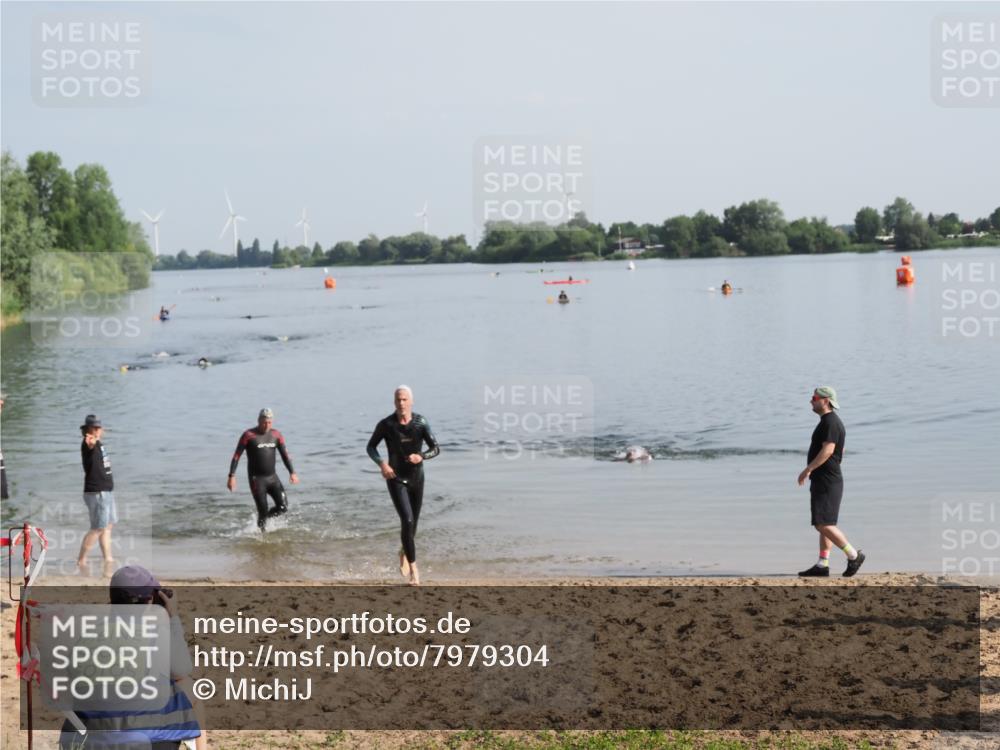 21.06.2025 - 27. Vierlanden-Triathlon MichiJ http://msf.ph/oto/7979304 15.06.2026 08:58:03 Schwimmen 157 meine-sportfotos.de