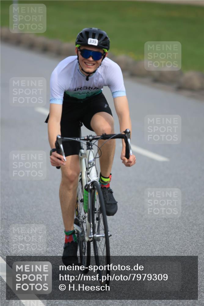 15.06.2025 - 27. Vierlanden-Triathlon H.Heesch http://msf.ph/oto/7979309 15.06.2025 10:31:18 Radfahren 2, 178, 255, 267, 335, 578 meine-sportfotos.de