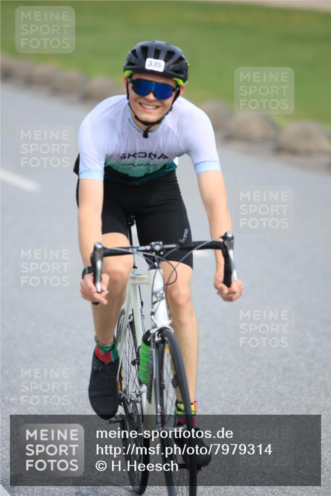 15.06.2025 - 27. Vierlanden-Triathlon H.Heesch http://msf.ph/oto/7979314 15.06.2025 10:31:18 Radfahren 2, 178, 255, 267, 335, 578 meine-sportfotos.de