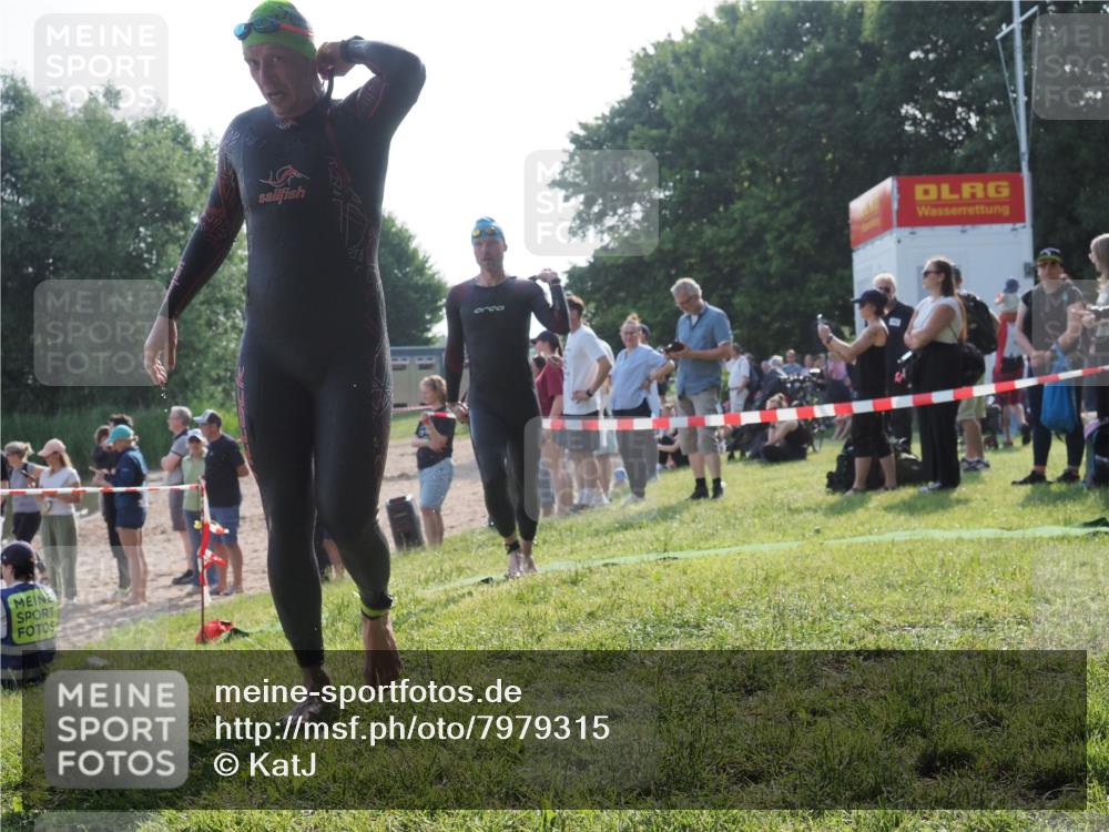 15.06.2025 - 27. Vierlanden-Triathlon KatJ http://msf.ph/oto/7979315 15.06.2025 08:43:14 Schwimmen 72, 100, 139 meine-sportfotos.de