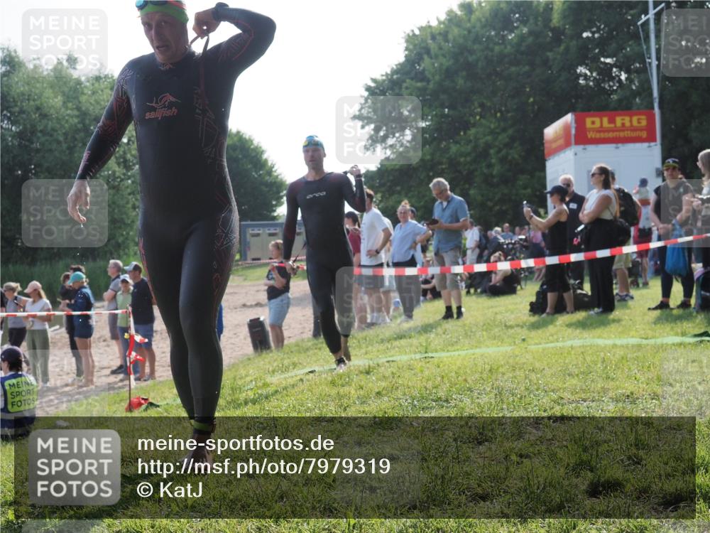 15.06.2025 - 27. Vierlanden-Triathlon KatJ http://msf.ph/oto/7979319 15.06.2025 08:43:14 Schwimmen 72, 100, 139 meine-sportfotos.de