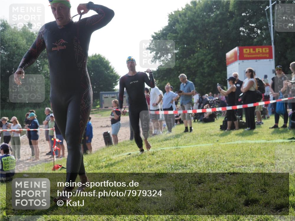 15.06.2025 - 27. Vierlanden-Triathlon KatJ http://msf.ph/oto/7979324 15.06.2025 08:43:14 Schwimmen 72, 100, 139 meine-sportfotos.de
