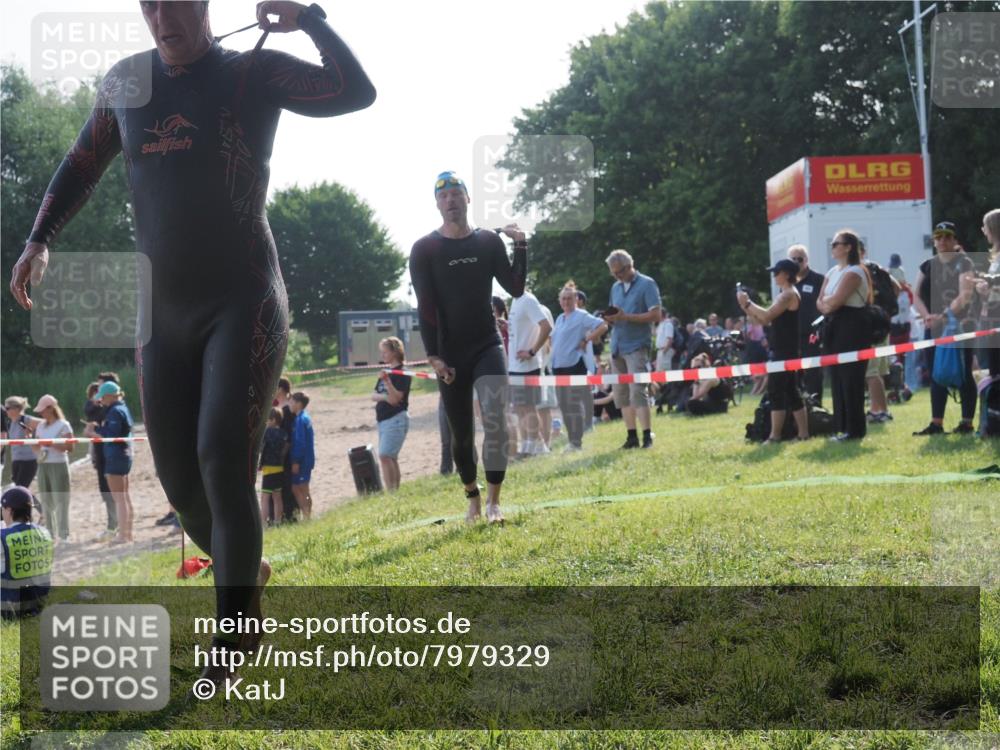 15.06.2025 - 27. Vierlanden-Triathlon KatJ http://msf.ph/oto/7979329 15.06.2025 08:43:14 Schwimmen 72, 100, 139 meine-sportfotos.de