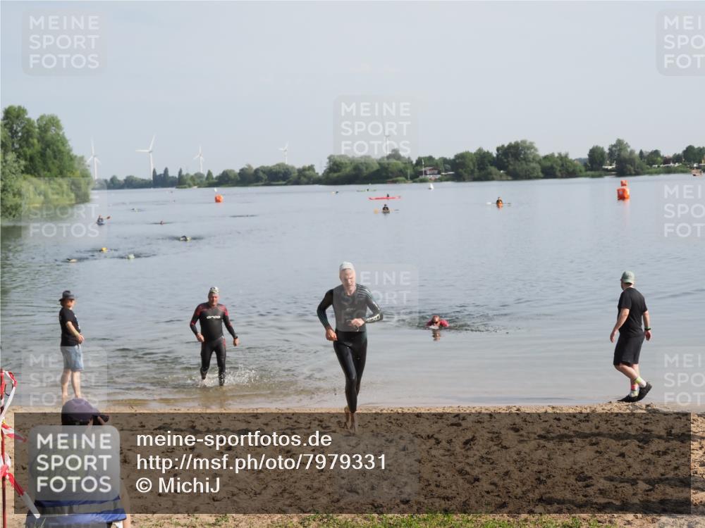 21.06.2025 - 27. Vierlanden-Triathlon MichiJ http://msf.ph/oto/7979331 15.06.2026 08:58:04 Schwimmen 151, 157 meine-sportfotos.de