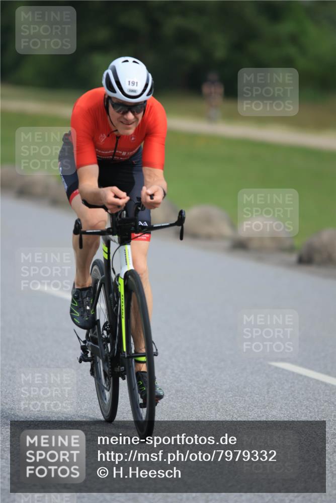 15.06.2025 - 27. Vierlanden-Triathlon H.Heesch http://msf.ph/oto/7979332 15.06.2025 10:31:31 Radfahren 191, 231 meine-sportfotos.de