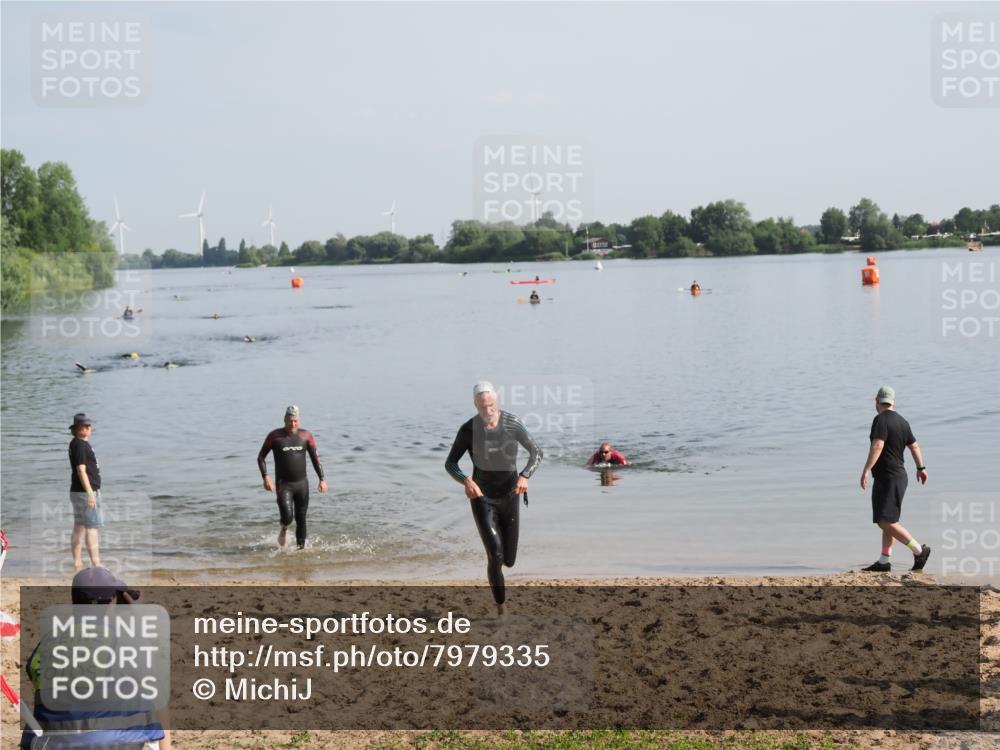 21.06.2025 - 27. Vierlanden-Triathlon MichiJ http://msf.ph/oto/7979335 15.06.2026 08:58:04 Schwimmen 151, 157 meine-sportfotos.de