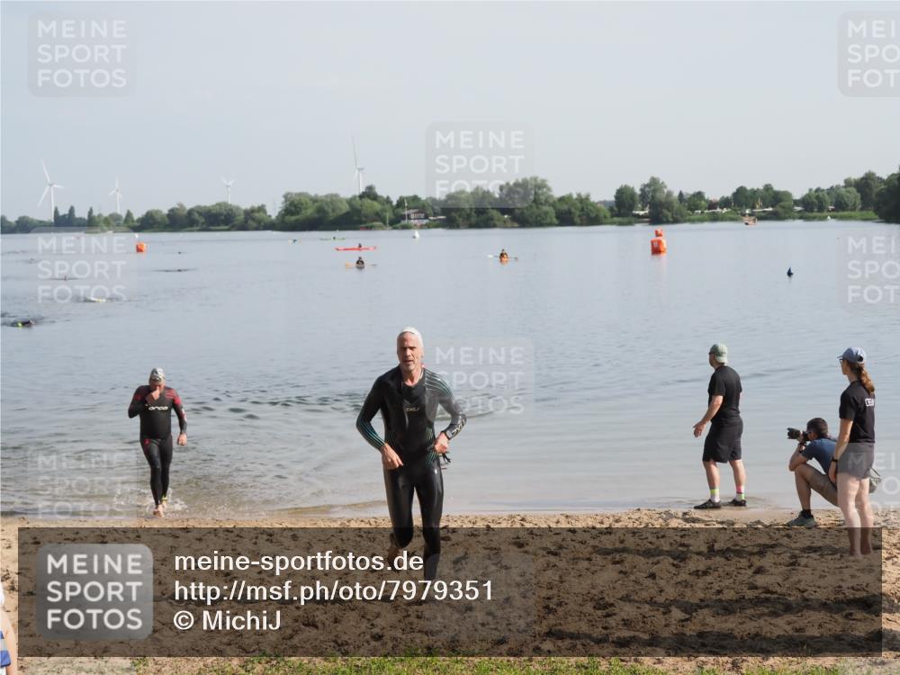 21.06.2025 - 27. Vierlanden-Triathlon MichiJ http://msf.ph/oto/7979351 15.06.2026 08:58:05 Schwimmen 151, 157 meine-sportfotos.de