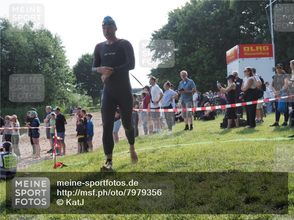 15.06.2025 - 27. Vierlanden-Triathlon KatJ http://msf.ph/oto/7979356 15.06.2025 08:43:16 Schwimmen 11, 72, 100, 102, 139 meine-sportfotos.de