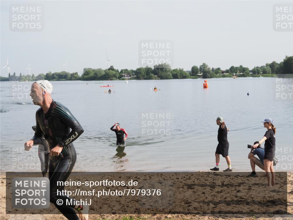 21.06.2025 - 27. Vierlanden-Triathlon MichiJ http://msf.ph/oto/7979376 15.06.2026 08:58:07 Schwimmen 151, 157 meine-sportfotos.de