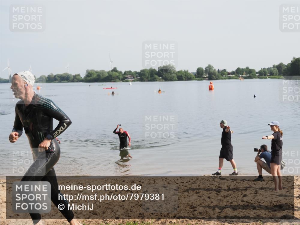 21.06.2025 - 27. Vierlanden-Triathlon MichiJ http://msf.ph/oto/7979381 15.06.2026 08:58:07 Schwimmen 151, 157 meine-sportfotos.de