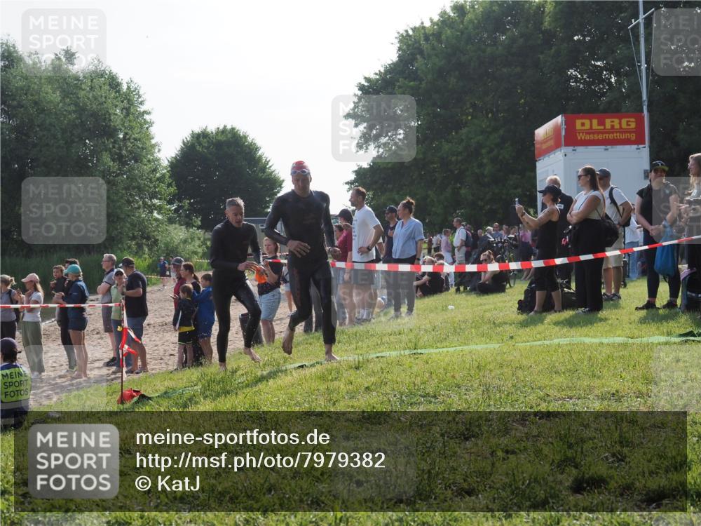 15.06.2025 - 27. Vierlanden-Triathlon KatJ http://msf.ph/oto/7979382 15.06.2025 08:43:22 Schwimmen 11, 102, 139, 148 meine-sportfotos.de