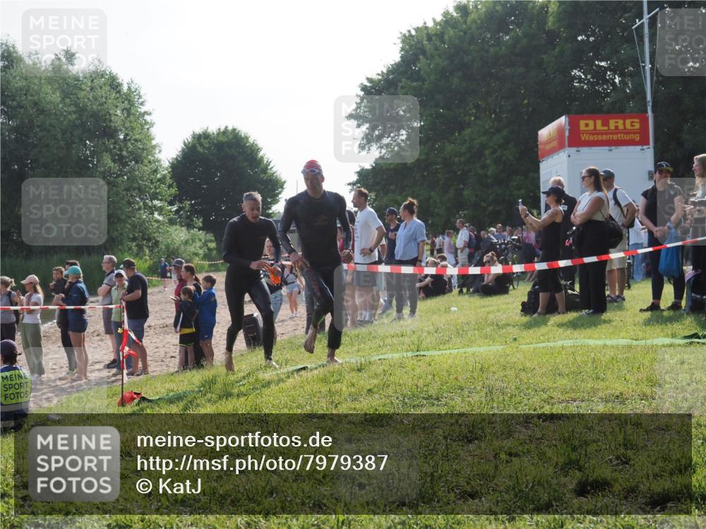 15.06.2025 - 27. Vierlanden-Triathlon KatJ http://msf.ph/oto/7979387 15.06.2025 08:43:22 Schwimmen 11, 102, 139, 148 meine-sportfotos.de
