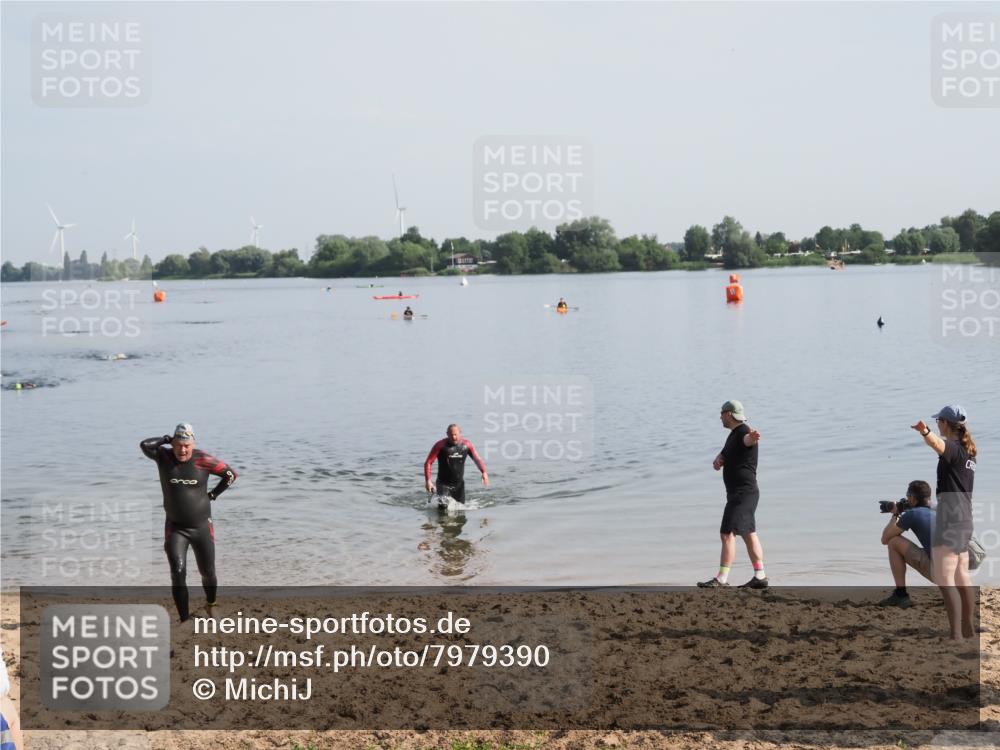 21.06.2025 - 27. Vierlanden-Triathlon MichiJ http://msf.ph/oto/7979390 15.06.2026 08:58:08 Schwimmen 151, 157 meine-sportfotos.de
