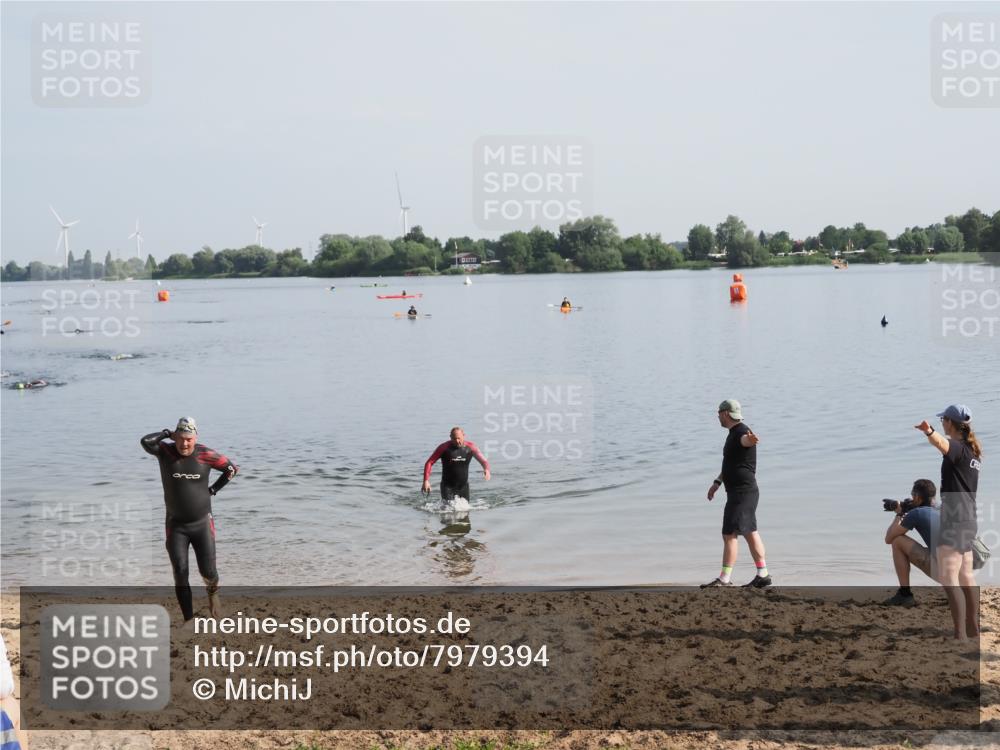 21.06.2025 - 27. Vierlanden-Triathlon MichiJ http://msf.ph/oto/7979394 15.06.2026 08:58:08 Schwimmen 151, 157 meine-sportfotos.de