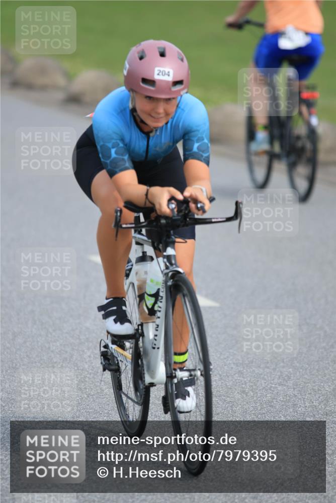 15.06.2025 - 27. Vierlanden-Triathlon H.Heesch http://msf.ph/oto/7979395 15.06.2025 10:32:41 Radfahren 12, 204, 209, 219, 261, 318, 327, 498 meine-sportfotos.de