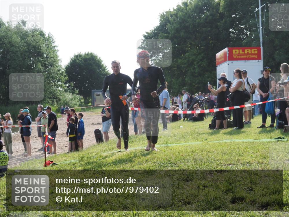 15.06.2025 - 27. Vierlanden-Triathlon KatJ http://msf.ph/oto/7979402 15.06.2025 08:43:23 Schwimmen 11, 102, 139, 148 meine-sportfotos.de