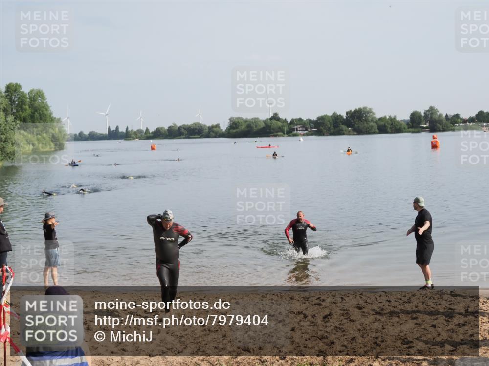 21.06.2025 - 27. Vierlanden-Triathlon MichiJ http://msf.ph/oto/7979404 15.06.2026 08:58:09 Schwimmen 151, 157, 232 meine-sportfotos.de