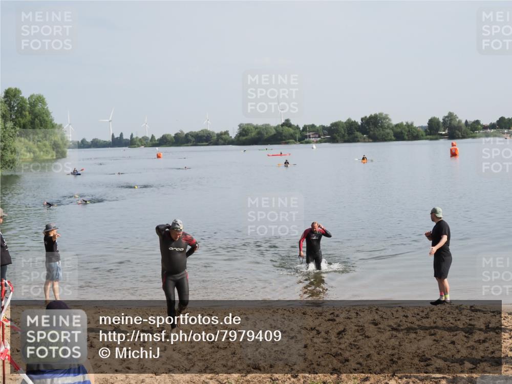21.06.2025 - 27. Vierlanden-Triathlon MichiJ http://msf.ph/oto/7979409 15.06.2026 08:58:09 Schwimmen 151, 157, 232 meine-sportfotos.de