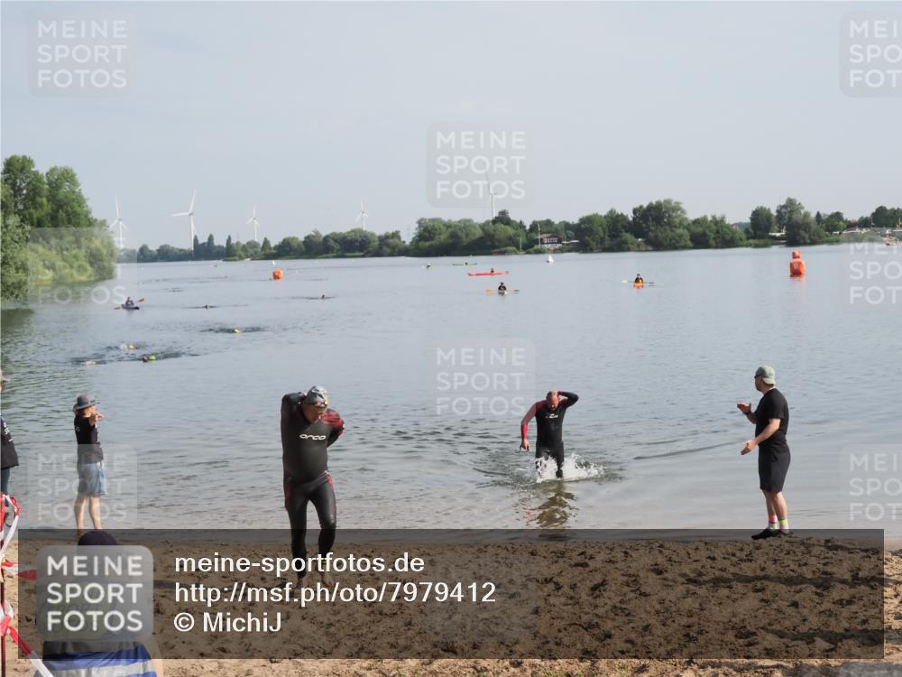 21.06.2025 - 27. Vierlanden-Triathlon MichiJ http://msf.ph/oto/7979412 15.06.2026 08:58:09 Schwimmen 151, 157, 232 meine-sportfotos.de